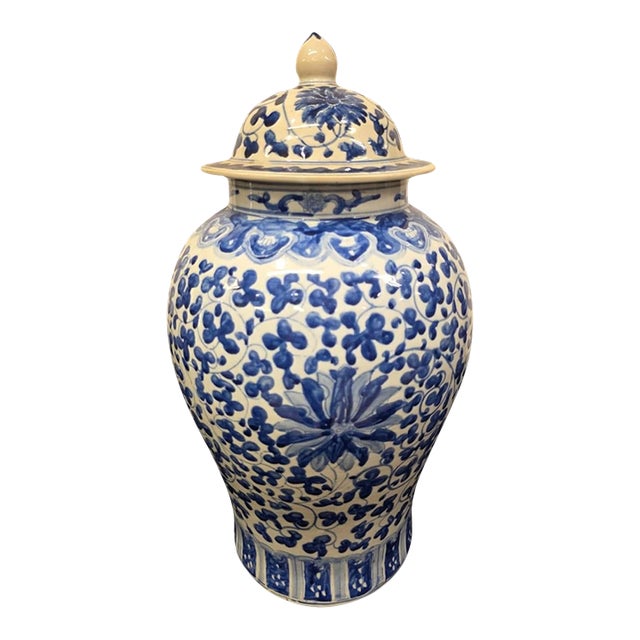 Chinese Blue and White Baluster Jar and Cover For Sale
