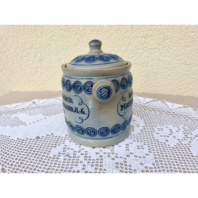 Antique Chewing Tobacco Pot from the Martin Brinkmann A.-G. Chewing Tobacco Factory, Bremen, 1900 For Sale - Image 3 of 9