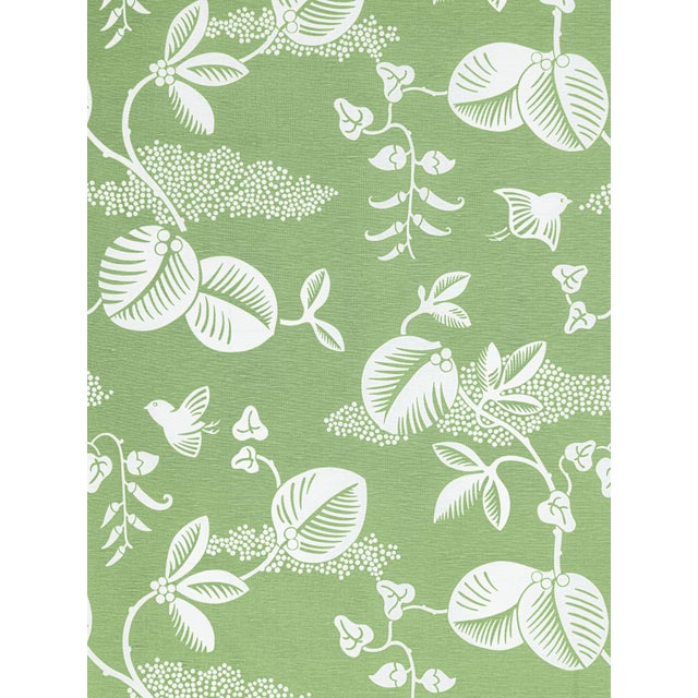 Hinson re-enters the limelight with a show-stopping debut collection under the Scalamandré name. COLOR POP!, a collection...