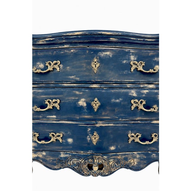 Blue Hand-Painted Royal Blue Pulaski Bombé Chest—Distressed French Provincial Dresser For Sale - Image 8 of 15