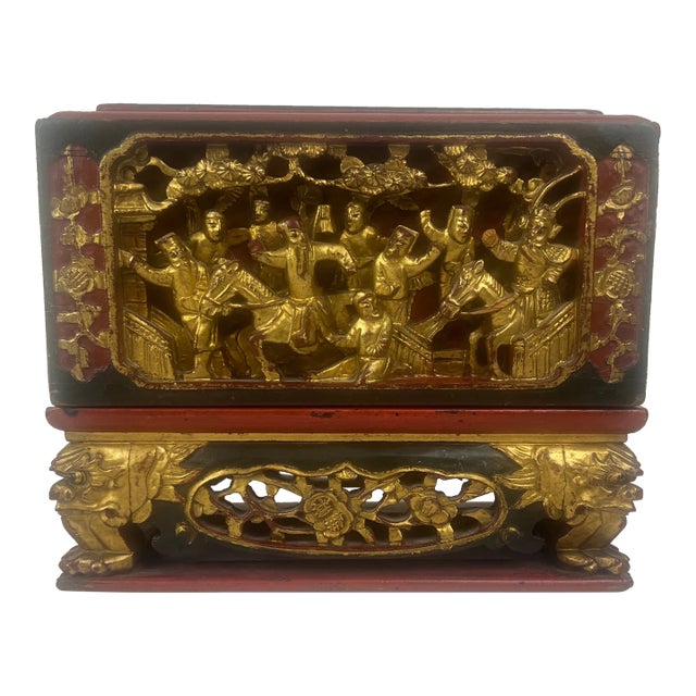 Late 19th Century Carved Chinese Offering Box For Sale