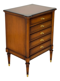 Vintage Chest of Drawers in Wood
