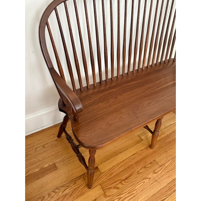Ethan Allen 1980s Traditional Bow-Back Windsor Style Amish Bench For Sale - Image 4 of 11
