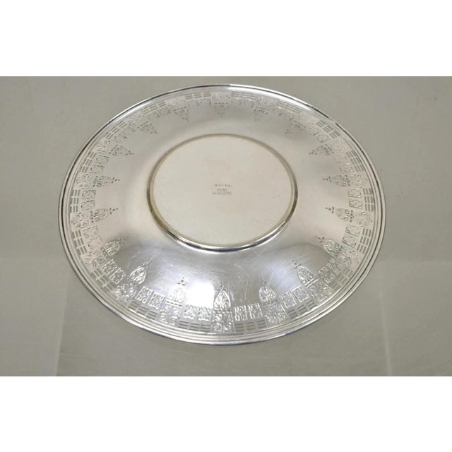 Silver Antique Wallingford Silver Plated Victorian 10" Round Decorated Dish Platter For Sale - Image 8 of 10