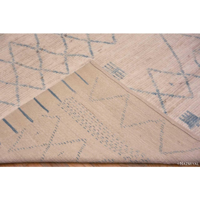 Cream Nazmiyal Collection Contemporary Fine Line Design Area Rug 9 Ft 10 in X 13 Ft 10 In For Sale - Image 8 of 8