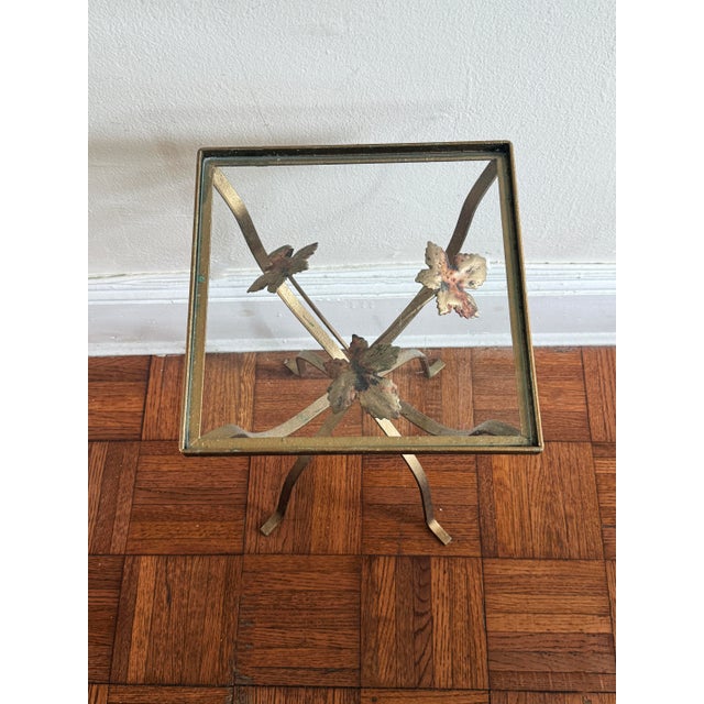 1970s Hollywood Regency Gilt Metal Ivy Leaf Plant Stand Side Table For Sale - Image 4 of 12