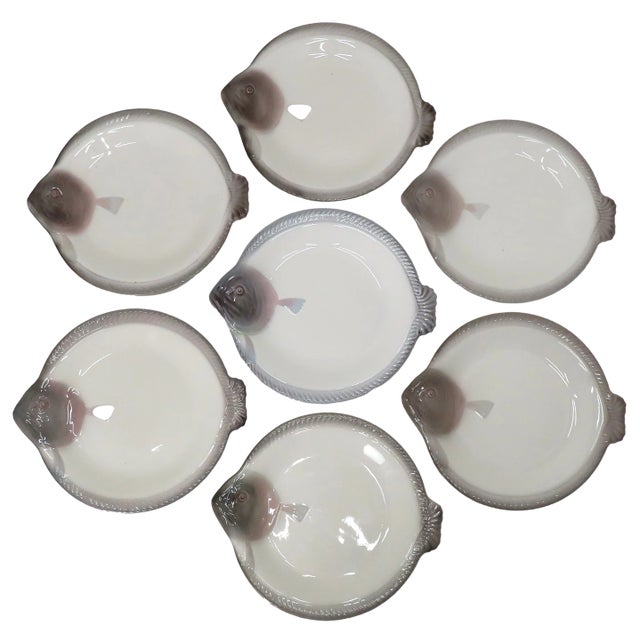 Fine Quality Early 1900s Antique Beehive Mark Austrian Majolica Fish Motif Plates - Set of 7 For Sale - Image 13 of 13