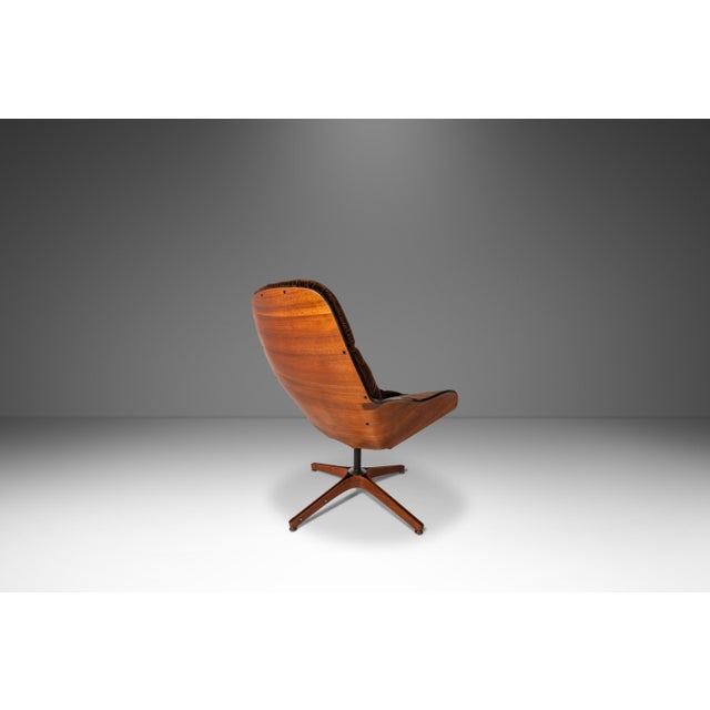 1960s Rare Set of Two (2) Mid-Century Modern "Mrs." Lounge Chairs in Walnut & Velvet by George Mulhauser for Plycraft, Usa, C. 1960s For Sale - Image 5 of 18