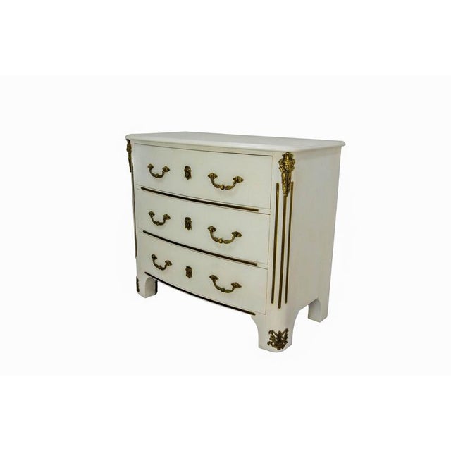 Mid-Century Louis XVI French White Chest of Drawers in Elm & Bronze, 1960s For Sale - Image 4 of 15