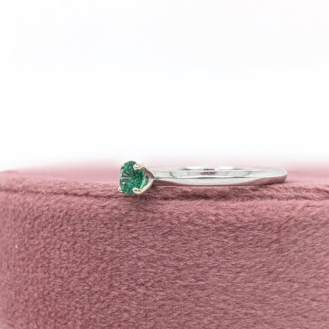 2020s Emerald Solitaire Ring: Solid 14k White Gold, Round 4mm - Fine Jewelry, Size 6.75 For Sale - Image 5 of 7