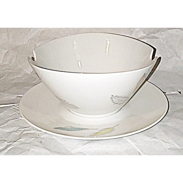 Rosenthal MCM Midcentury minimalism in this fine porcelain China gravy boat bowl, Bunte Blatter pattern with the autumn...
