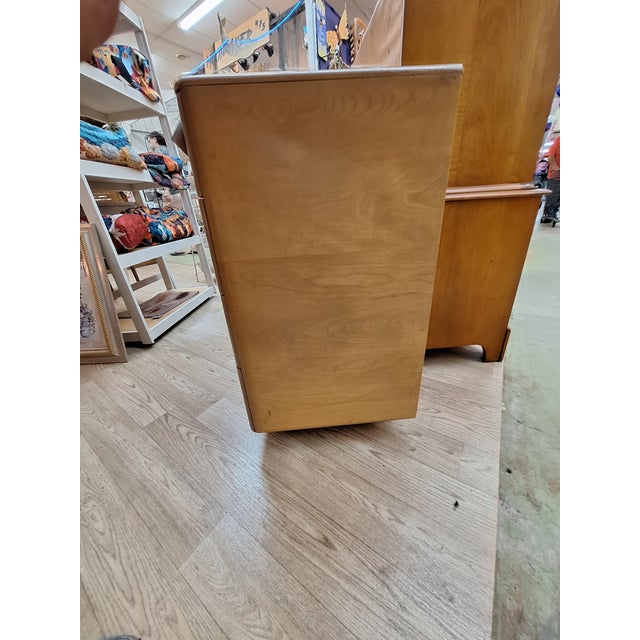 Heywood-Wakefield Mid-Century Modern Heywood-Wakefield 8-Drawer Lowboy Dresser For Sale - Image 4 of 12