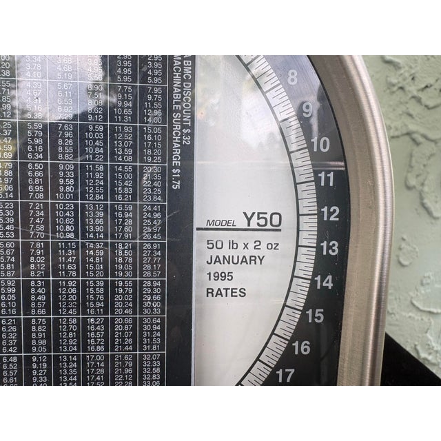 1990s Vintage Pelouze Y50 Industrial Postal Scale, Made in Usa, 50 Lb Capacity, 1995 For Sale - Image 5 of 12