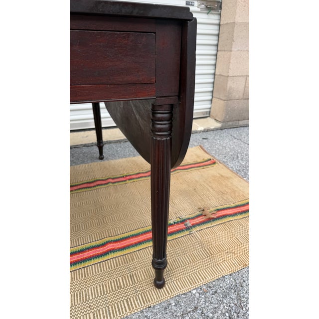 A Very Nice Antique Philadelphia Mahogany Sheraton Drop-Leaf Breakfast Table, Circa 1810 For Sale - Image 10 of 14