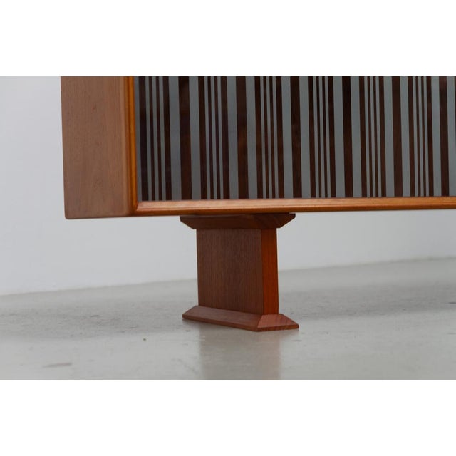 1960s Danish Modern Low Teak Sideboard with Etched Glass Doors from Skovby, 1960s For Sale - Image 5 of 18