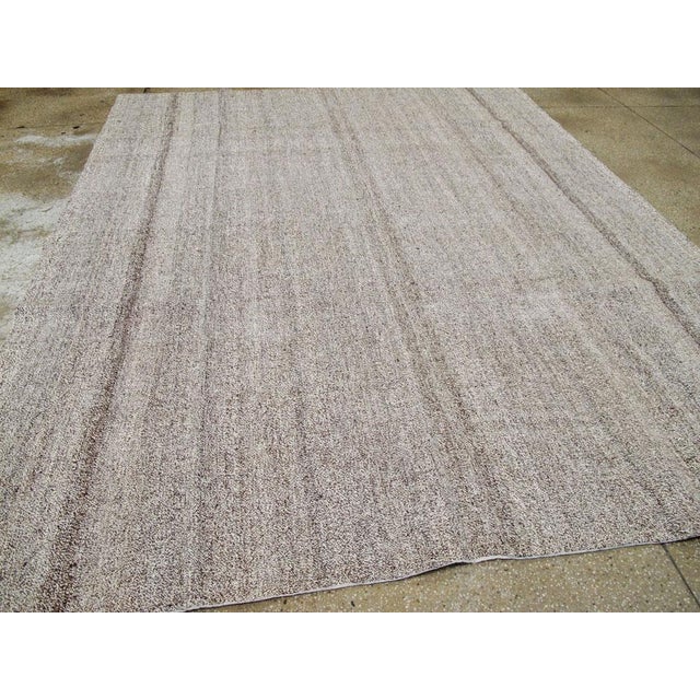 Greige Galerie Shabab Collection Mid-20th Century Turkish Flat-Weave Kilim Rug For Sale - Image 8 of 9