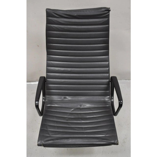 Mid-Century Modern Vintage Herman Miller Charles and Ray Eames Design Swivel Aluminum Group Chair For Sale - Image 3 of 11