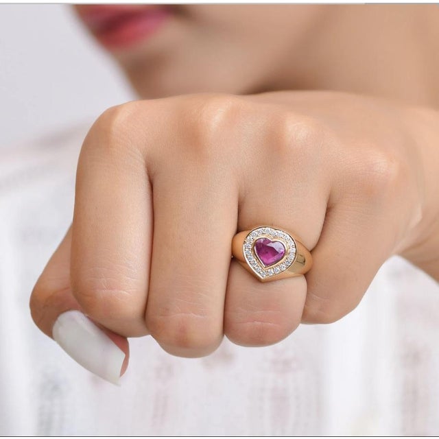 Natural 2.01 cts pink sapphire & 0.28 cts diamond ring in 18k gold For Sale - Image 9 of 18
