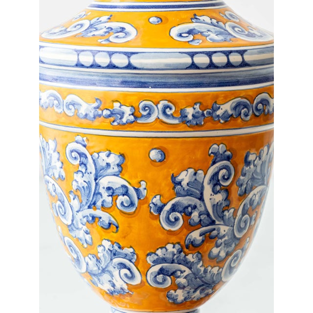 Rococo Vintage Talavera De La Reina Pottery Table Lamp in Spanish Majolica, 1980s For Sale - Image 3 of 15