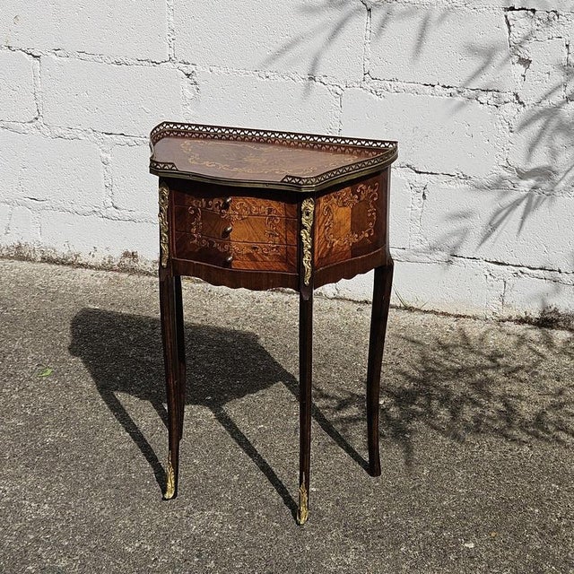 Marquetry Nightstand in Wood and Brass For Sale - Image 3 of 18