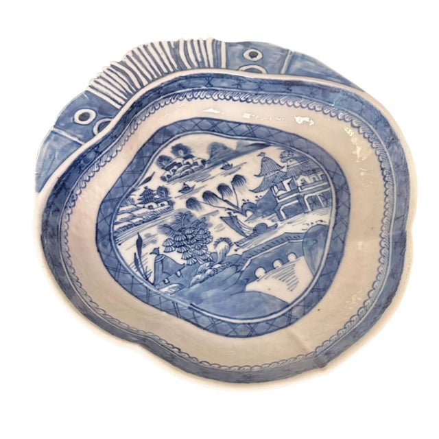 Chinese Export Blue and White Shrimp Bowl For Sale - Image 4 of 6