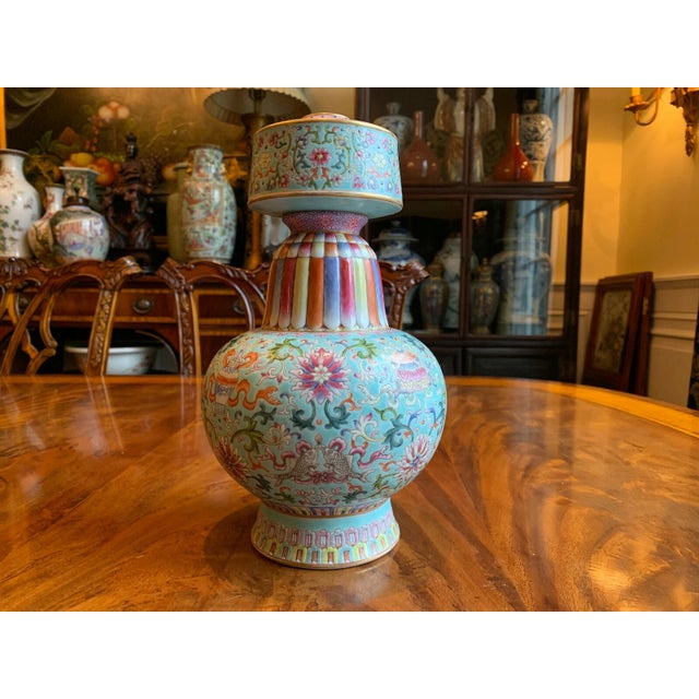 An exquisite 19th-century Chinese porcelain vase from the Qing Dynasty. This piece features the classic 'Famille Rose'...