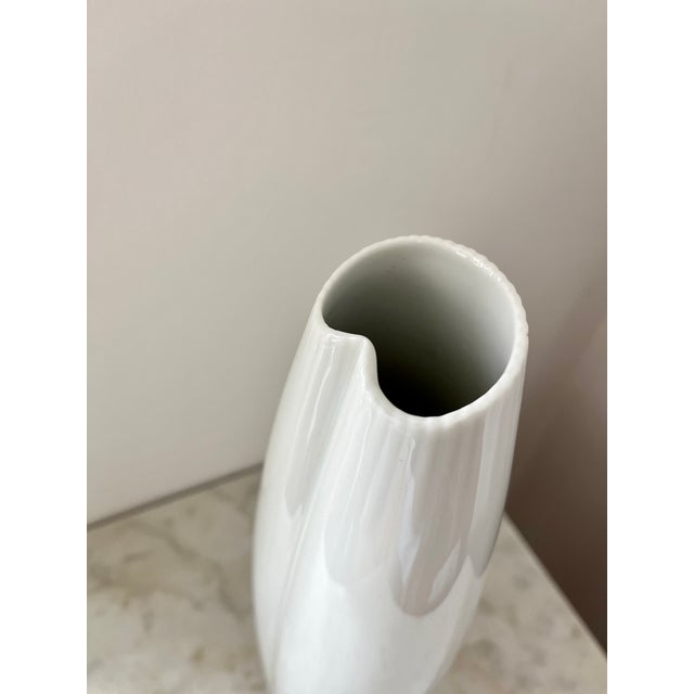 Vintage White Ceramic Model 2737 Vase by Tapio Wirkkala for Rosenthal Studio Line, 1950s For Sale - Image 6 of 11