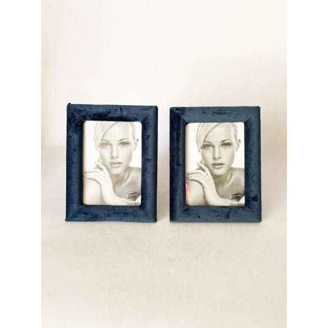 Pair of blue velvet photo frames with a simple and elegant design, typical of the 1990s. Covered in soft-to-the-touch...