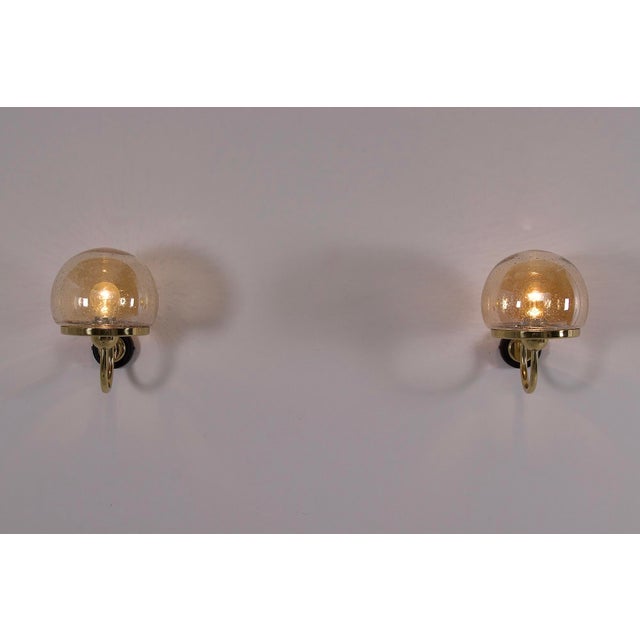 A pair of wall sconces in gilt brass and amber bubble crystal. Original packaging, new old stock. H 26 cm x d 30 cm x w 19...