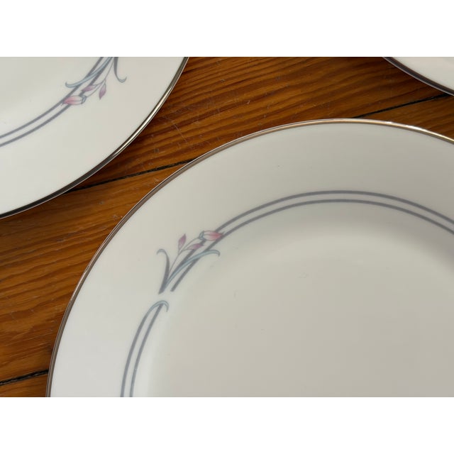 Royal Doulton Vintage Royal Doulton Allegro H5109 Salad Plates, Set of 8 For Sale - Image 4 of 8