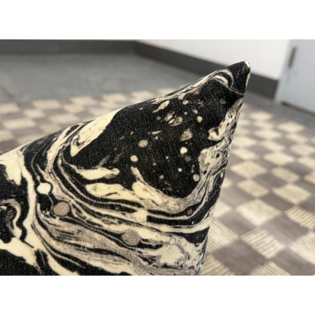 Banke Kuku Abstract Velvet Throw Pillow For Sale In San Francisco - Image 6 of 13