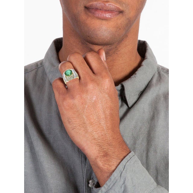 Late 20th Century 7 Carat Round Colombian Emerald and Diamond 18 Karat Gold Ring, Estate, Unisex For Sale - Image 5 of 18