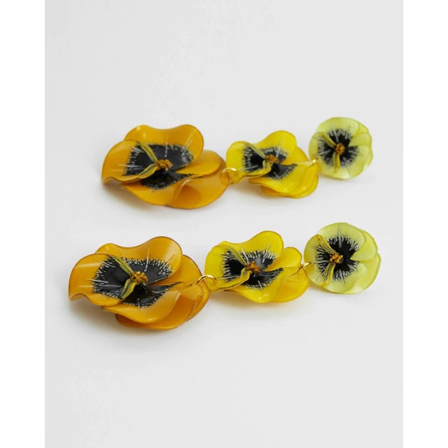 Weight : 24 grams per pair. Dimensions : 5 x 11.5 cm. Composition : Émaline , resin enameled in our workshop. Ear clips :...