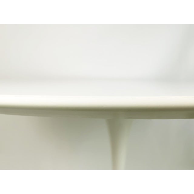 Eero Saarinen White Cast Aluminum & Laquered Wood Tulip Round Table by Eero Saarinen for Knoll International, 1980s For Sale - Image 4 of 15