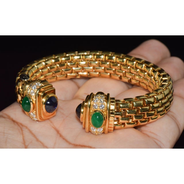Vintage Fope Flex’it Natural 5.20ct Diamond Sapphire Emerald 18k Gold Open Cuff Bracelet For Sale - Image 4 of 14