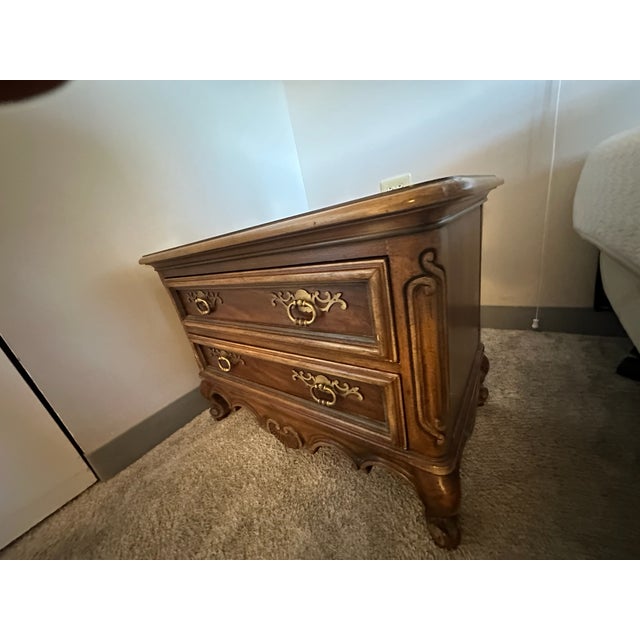 Vintage Drexel Heritage Brittany Collection Louis XV French Provincial Nightstand End Tables (Pair) For Sale In Chicago - Image 6 of 17