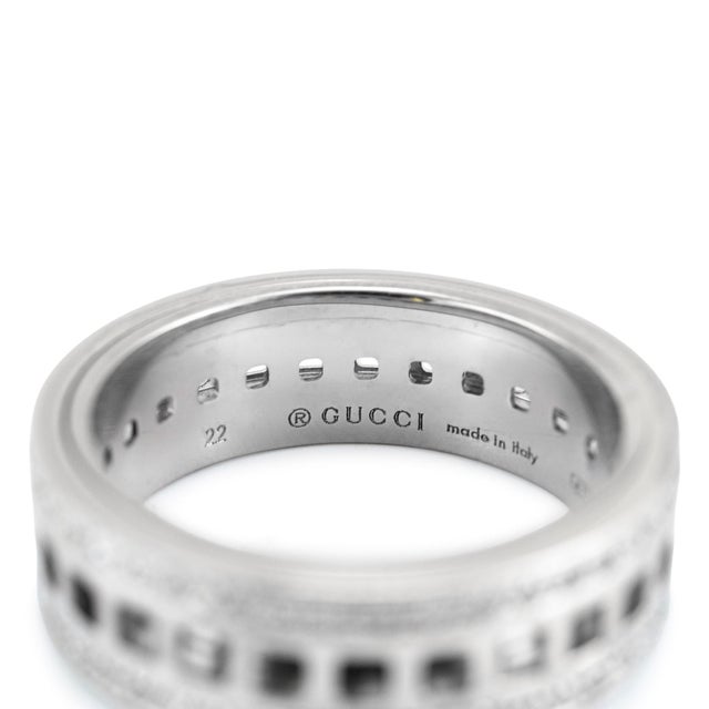 Metal Men’s Retired Gucci 18k White Gold 0.99ctw Diamond Eternity Spinning Band Ring, Size 10 For Sale - Image 7 of 8