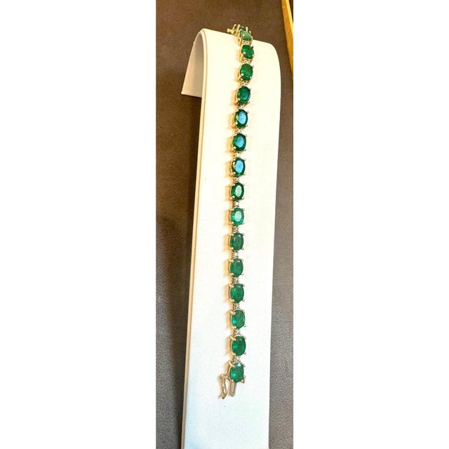 22 Carat Natural Brazilian Emerald & Diamond Tennis Bracelet 14 Kt Yellow Gold For Sale - Image 16 of 16