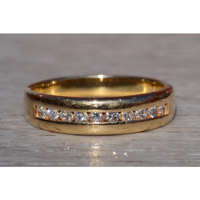 The Vittoria: Unisex 14K Yellow Gold Band set with Diamonds For Sale - Image 4 of 11