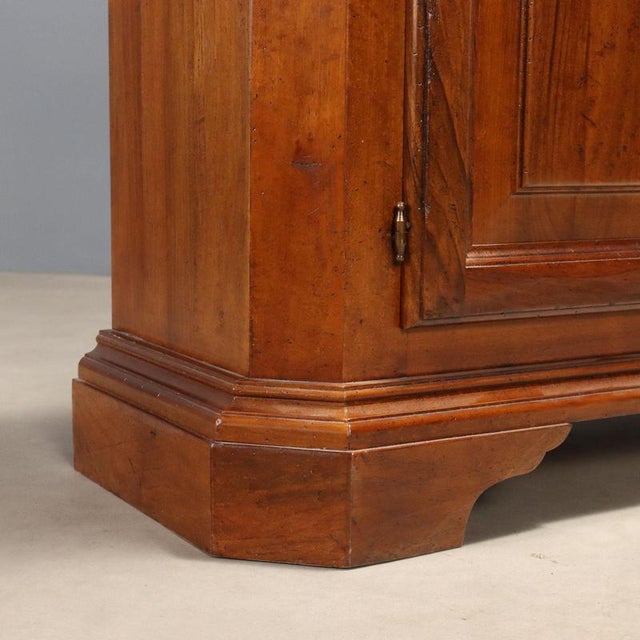 Wood 20th Century Scalloped Walnut Sideboard, Italy For Sale - Image 7 of 10