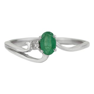 Contemporary 925 Silver Oval 0.55 Ct Emerald & Diamond Split-Shank Wave Ring Size 8 For Sale