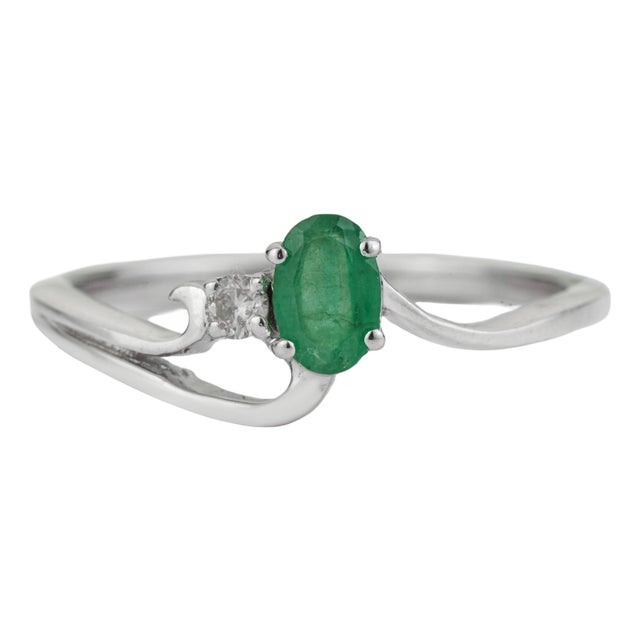 Contemporary 925 Silver Oval 0.55 Ct Emerald & Diamond Split-Shank Wave Ring Size 8 For Sale