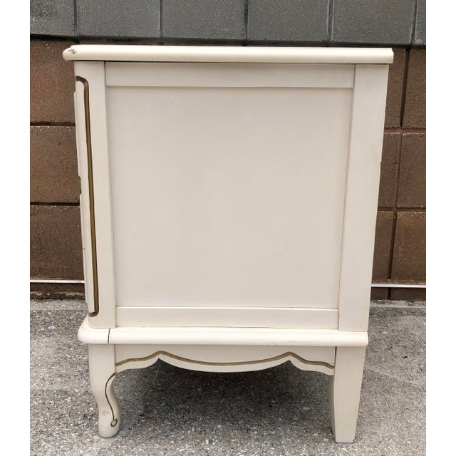 Vintage French Provincial Ivory & Gold Side/End Table Nightstand For Sale - Image 11 of 14