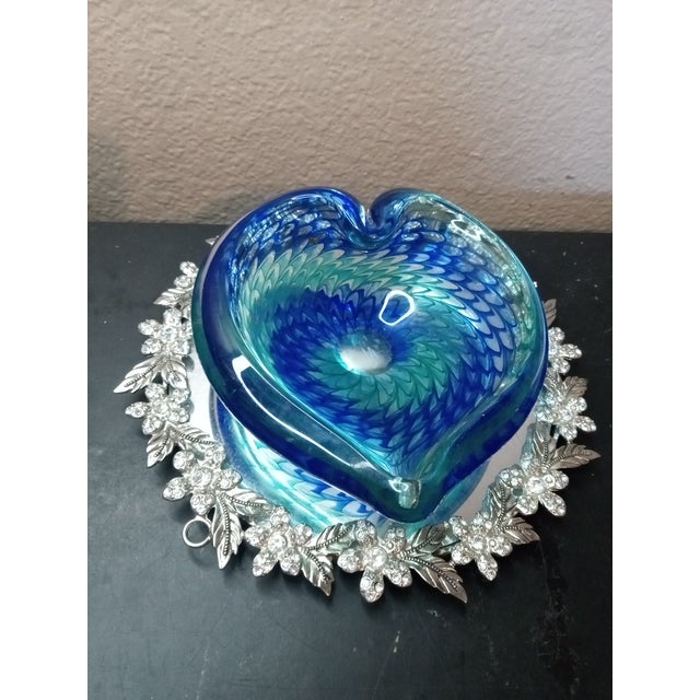 Signed Adam Jablonski Poland 5" Swirl Heart Shaped Art Glass Bowl The product is a 5" swirl heart-shaped art glass bowl...