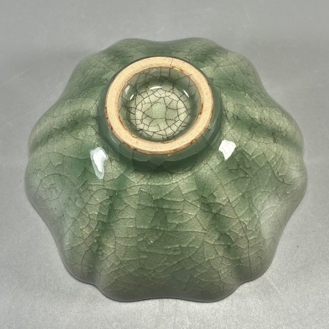 China Vintage‑Style Crackle‑Glaze Floral‑Shaped Celadon Tea Bowl For Sale - Image 6 of 6