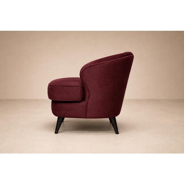 “Concha” Sofa in Plum Mohair Velvet, Joaquim Tenreiro, Brazil, 1960s For Sale - Image 10 of 14