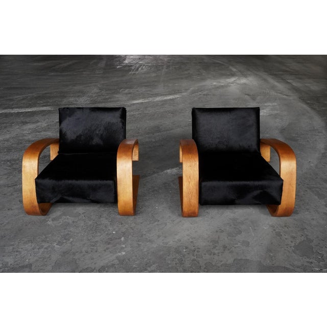Artek Vintage Tank Lounge Chairs in Pony Skin by Alvar Aalto for Artek, 1960s, Set of 2 For Sale - Image 4 of 10