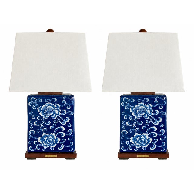 Ralph Lauren Porcelain Blue and White Chinoiserie Small Table Lamp For Sale - Image 9 of 10