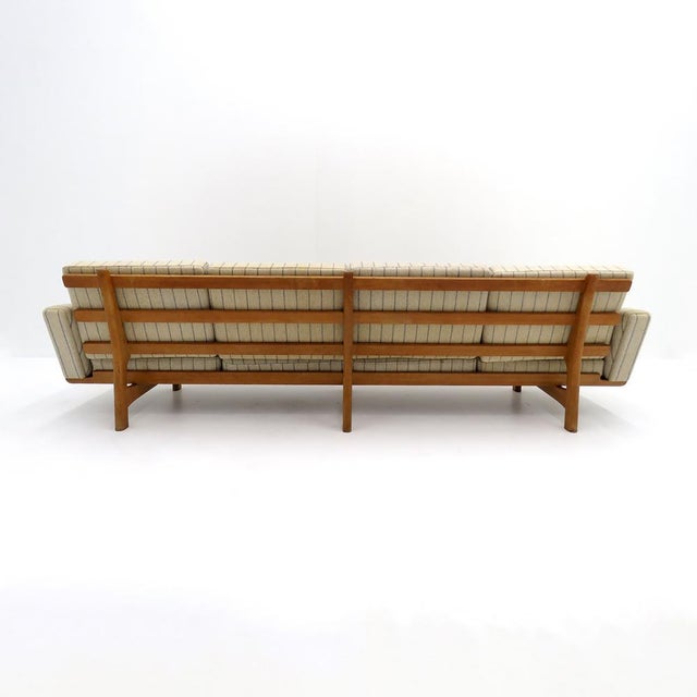 Hans J. Wegner Sofa Model Ge-236/4, 1950 For Sale In Los Angeles - Image 6 of 10