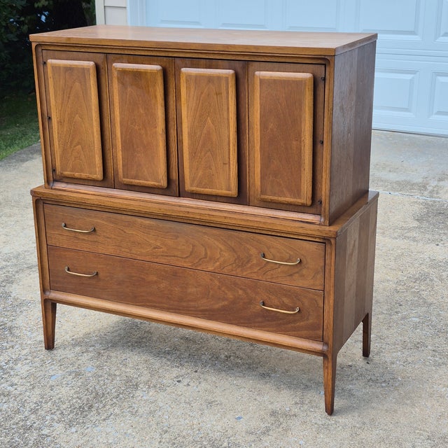 Mid 20th Century Mid Century Modern Broyhill Attributed Walnut Veneer Chest of Drawers Highboy Dresser For Sale - Image 5 of 12